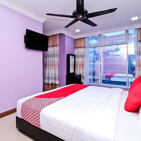 Oyo 714 Arina Hotel Bangi Exterior foto