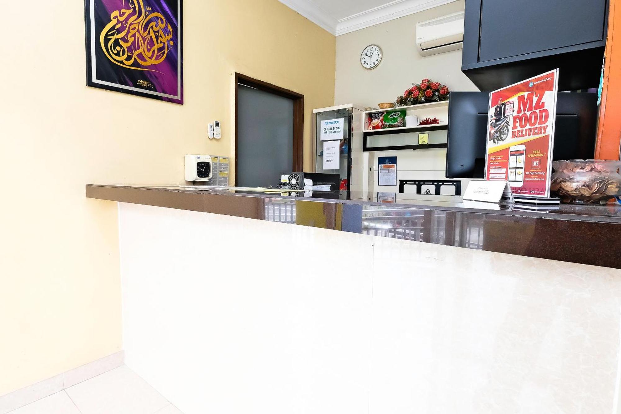 Oyo 714 Arina Hotel Bangi Exterior foto