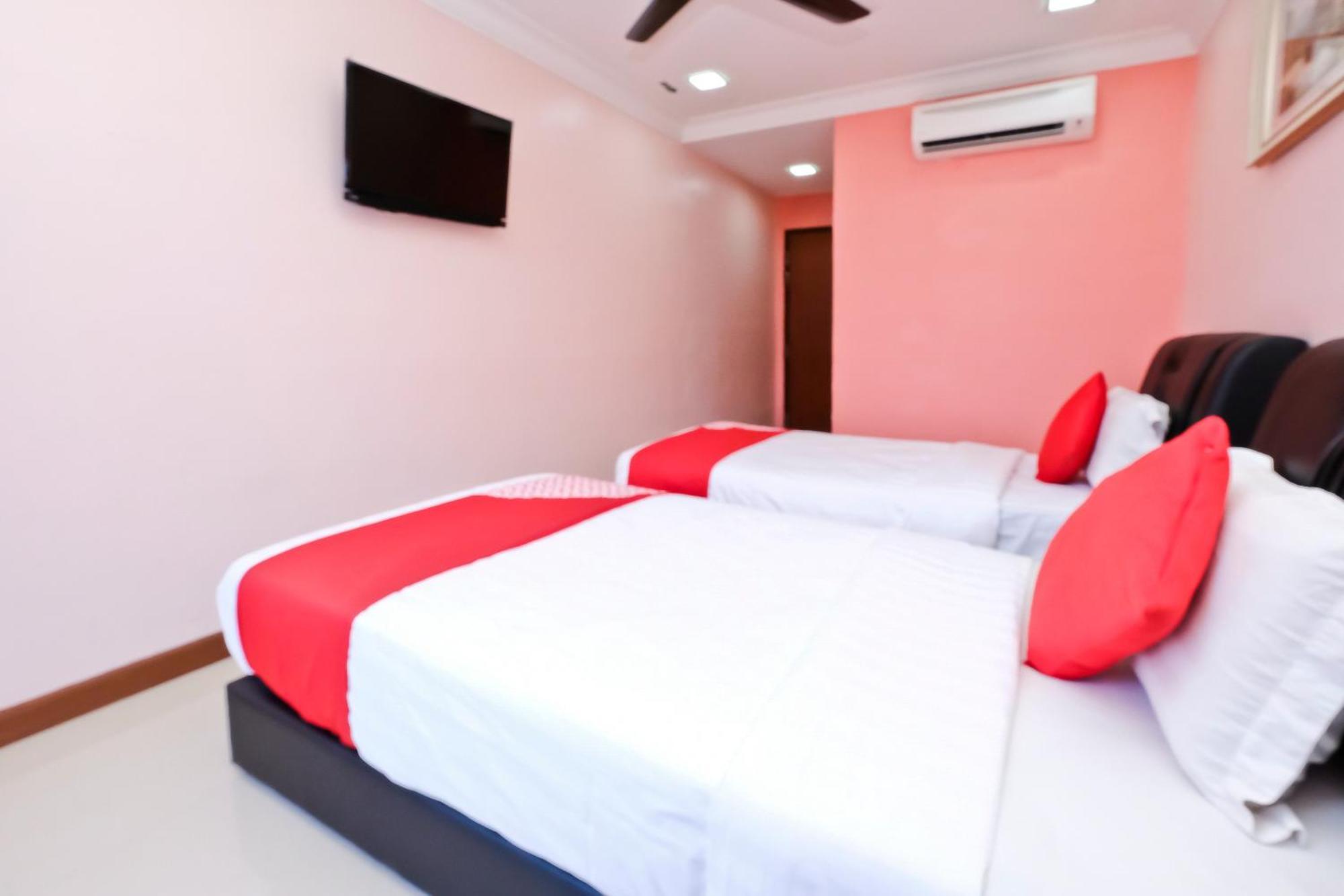 Oyo 714 Arina Hotel Bangi Exterior foto